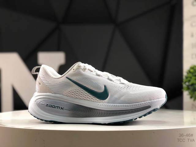 真标带半码 耐克 Nike Vomero 18 耐克 舒适减震防滑 低帮跑步鞋全掌Reactx泡绵中底 前掌和后跟还配备了Air Zoom气垫单元 据说跑起来更