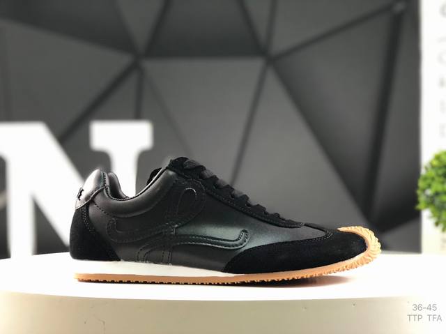罗意威 Loewe Ballet Runner Sneakers 芭蕾舞 系列阿甘复古风德训薄底百搭休闲运动鞋#不对称鞋头设计、袜状内部结构，轻盈橡胶外底延伸至