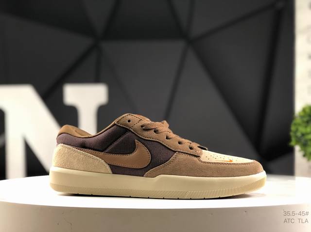 耐克 Nike Sb Force 58 耐克 低帮休闲板鞋是一款将前沿创新带入街头的单品 它具有硫化杯底 具有出色的耐用性和灵活性 使用帆布和绒面革 在饰面上放