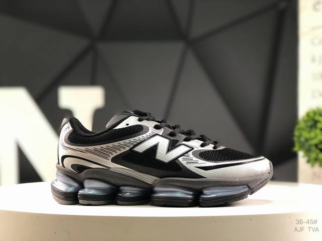 新百伦 New Balance Nb U2000 运动跑步鞋。此复刻经典鞋款，加入当下大热的户外元素，以曾经篮球鞋款型式样加以打造鞋款造型。编织鞋带以及加强稳固