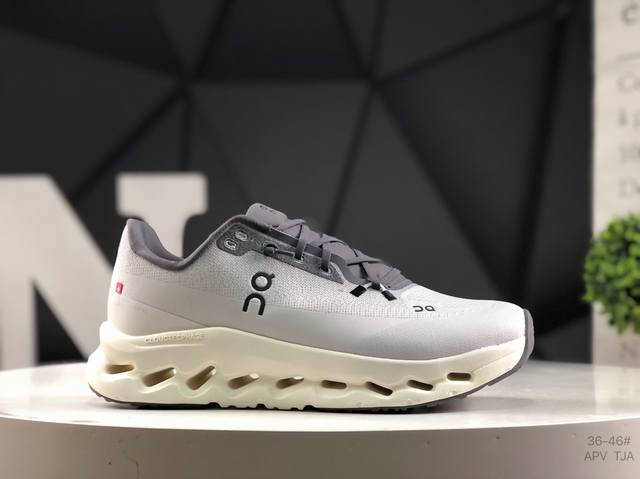 On 昂跑 Cloudtilt轻量运动休闲鞋！脚感很舒服，鞋底柔软且包裹性好，上脚显腿长，不用系鞋带很方便～ 不管休闲还是运动都很百搭。尺码：如图所示 Apv