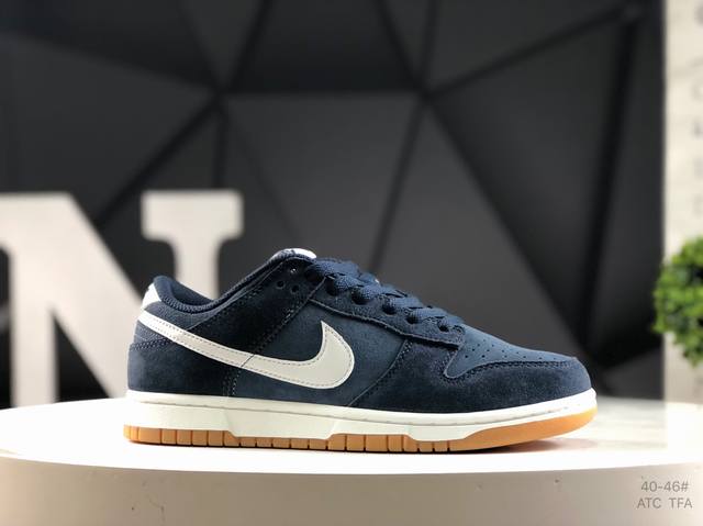 耐克 Nk Dunk Low 低帮休闲板鞋 #鞋款采用简洁外观，结合优质材料与柔软衬垫，舒适耐穿。配色由煤黑、橡皮浅褐和淡象牙白搭配，统一色调可便于整体衣着的搭