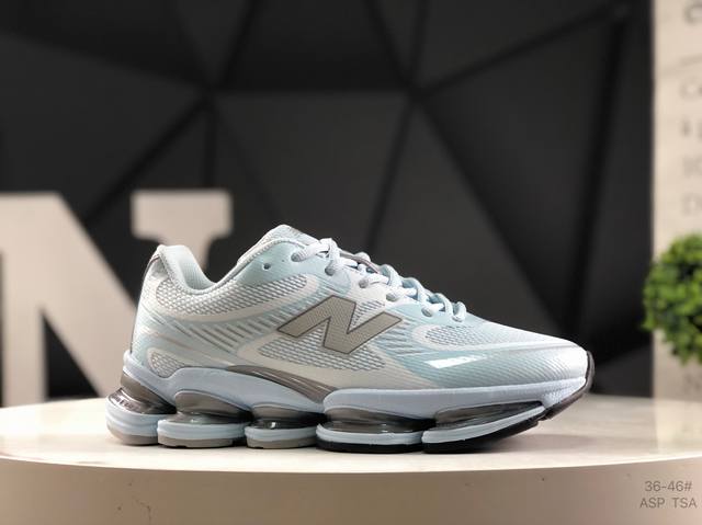 新百伦 New Balance Nb U 0 运动跑步鞋。此复刻经典鞋款，加入当下大热的户外元素，以曾经篮球鞋款型式样加以打造鞋款造型。编织鞋带以及加强稳固鞋底