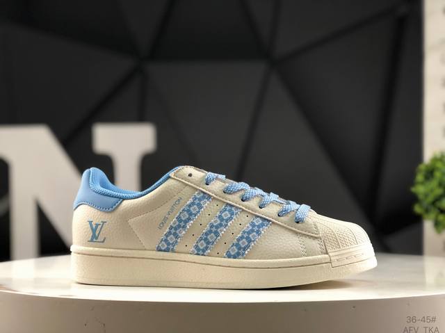 阿迪达斯 Adidas Originals Gazelle Indoor 贝壳头 三叶草休闲防滑耐磨低帮板鞋鞋头出色设计 塑就出众贴合感稳固的后跟贴合足部曲线设