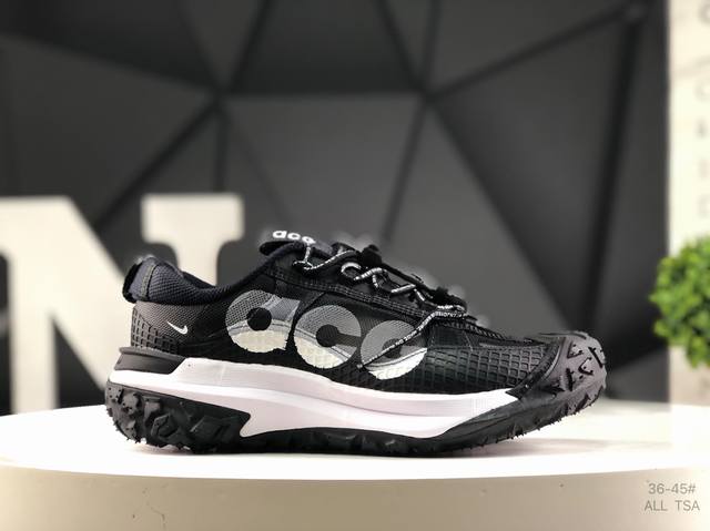 耐克 Nike Acg Mountain Fly Low “Fossil Stone” 低帮版本的Mountain Fly 全新来袭。该鞋款沿袭前代高帮型的设计