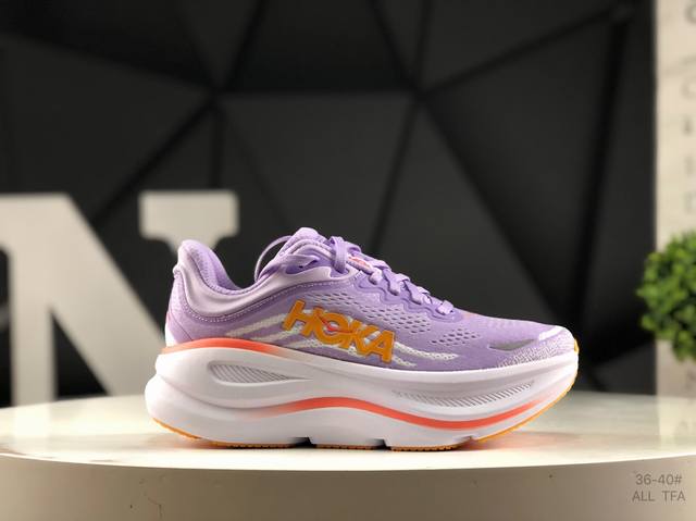 Hoka M Bondi 9全新配色 这个品牌来自于新西兰的毛利语，Hoka表示大地，One One表示飞越，连起来就是飞越地平线，One One不是读作“万万