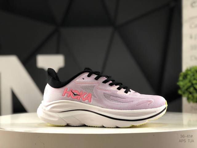 Hoka M Clifton 10 全新配色 这个品牌来自于新西兰的毛利语，Hoka表示大地，One One表示飞越，连起来就是飞越地平线，One One不是读