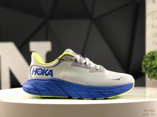 Hoka Arahi 7 阿拉希7舒适稳定跑步鞋 #鞋款采用J-Frame 中底，加强支撑足底内侧，搭配区域透气平织网布鞋面，达到稳定支撑与轻巧舒适的完美平衡