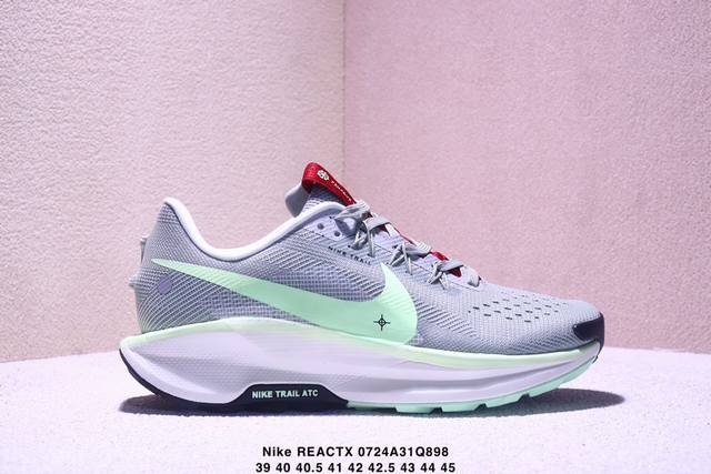 公司级Nike Reactx Pegasus Trail 5Gtx 越野跑步鞋登月兼顾迅疾外观和稳固脚感 后跟覆面和中足动态支撑巧妙融合 缔造稳定顺畅的迈步体验