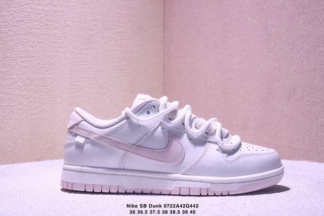 公司级带半码 耐克 Nike Dunk 此款主张打破传统的工业化流水线设计限制，以Made By Ideas的超级创意为理念，集结众多潮流设计师，结合时下最In