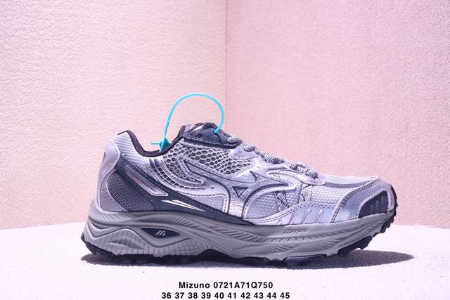 Mizuno 美津浓 复古时尚休闲舒适减震运动跑步鞋 美津浓Wave机械缓震，可以说是机械缓震跑鞋科技的翘楚。有着非凡的适应性，有着充分而持久的缓震能力和轻量化