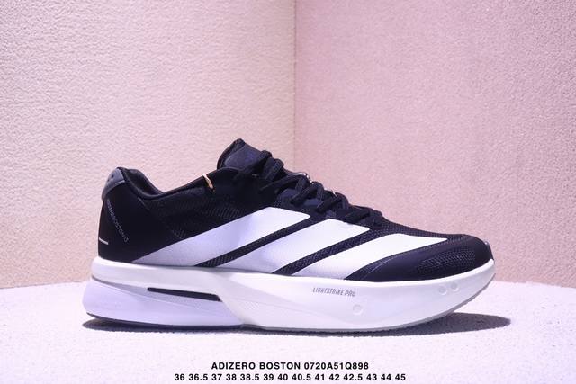Adidas Adizero Boston 13 轻盈跑鞋Adidas跑鞋设计总是呈现出一种经典低调的感觉，但Ultra Boost与Alphabounce这两