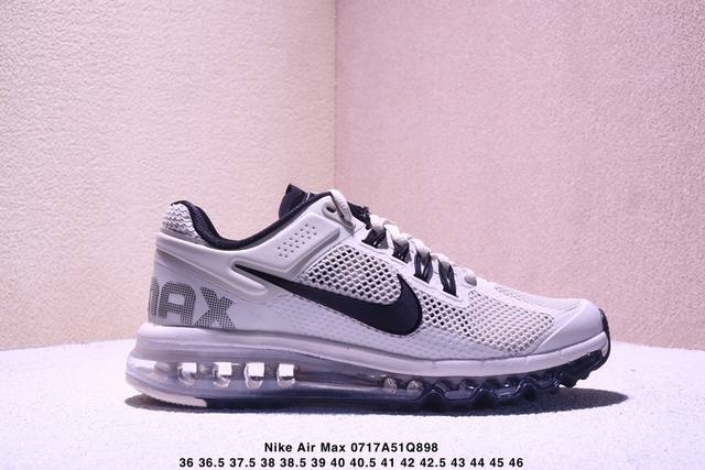 公司级Nike Air Max 2013 联名气垫跑鞋 整体依旧以Stussy标志性的麻布编织材质覆盖 鞋身大面积采用了网眼材质为主 并且后跟部分还带有反勾Sw