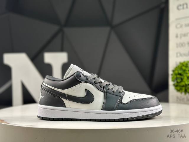 耐克 Air Jordan 1 Low 低帮 蓝柠檬 Aj1 乔丹1代 Aj1 乔1 低邦 蓝黄拼接 乔丹篮球鞋系列 鞋身采用蓝色皮革勾勒轮廓，明黄色注入后跟收