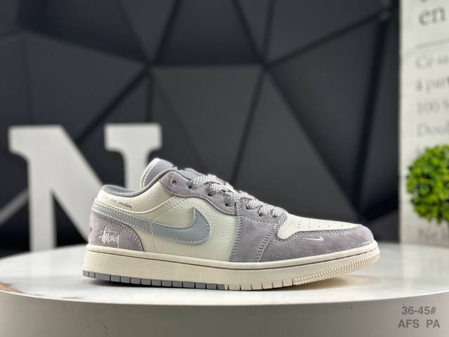 福利特价耐克 Air Jordan 1 Low 此款主张打破传统的工业化流水线设计限制，以Made By Ideas的超级创意为理念，集结众多潮流设计师，结合时