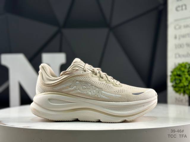小红书推荐 Hoka W Bondi 9 这个品牌来自于新西兰的毛利语，Hoka表示大地，One One表示飞越，连起来就是飞越地平线，One One不是读作“