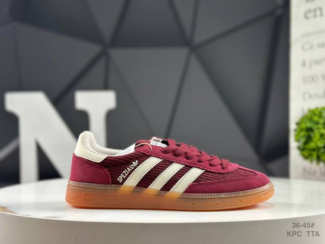 阿迪达斯 Adidas Handball Spezial 官方正确版本阿迪达斯经典款 复古休闲板鞋全鞋采用反毛皮制作 牛筋耐磨大底 承载青春情怀的板鞋 经典三条