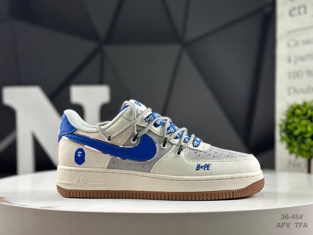 耐克 Nike Air Force 1“07空军一号低帮百搭休闲运动板鞋。柔软、弹性十足的缓震性能和出色的中底设计，横跨复古与现代的外型结合，造就出风靡全球三十