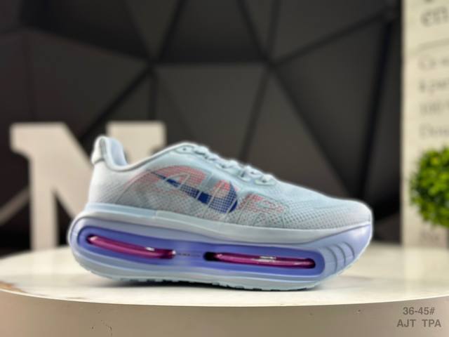耐克 Nike Zoom Premium 耐克 飞马 舒适减震防滑 低帮跑步鞋全掌Reactx泡绵中底 前掌和后跟还配备了Air Zoom气垫单元 据说跑起来更