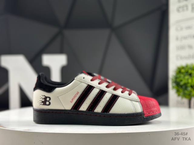 阿迪达斯 Adidas Originals Gazelle Indoor 贝壳头 三叶草休闲防滑耐磨低帮板鞋鞋头出色设计 塑就出众贴合感稳固的后跟贴合足部曲线设