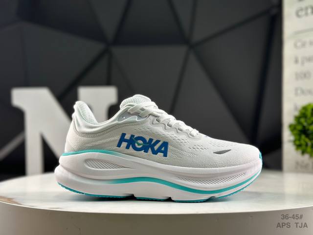 小红书推荐 Hoka W Bondi 9 这个品牌来自于新西兰的毛利语，Hoka表示大地，One One表示飞越，连起来就是飞越地平线，One One不是读作“