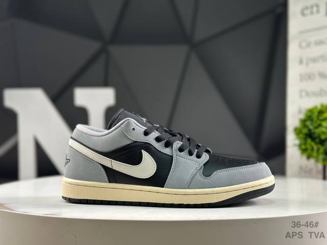 耐克 Air Jordan 1 Low 低帮 蓝柠檬 Aj1 乔丹1代 Aj1 乔1 低邦 蓝黄拼接 乔丹篮球鞋系列 鞋身采用蓝色皮革勾勒轮廓，明黄色注入后跟收
