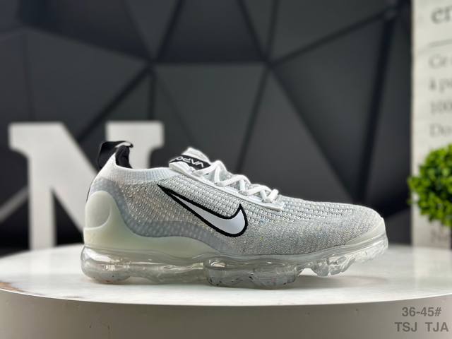 耐克 Nike Air Vapormax Fk 全掌缓震气垫跑鞋时尚运动鞋男采用弹力十足的 Flyknit 材料，轻盈透气，易于穿搭；搭配柔软鞋口，勾勒脚踝线条