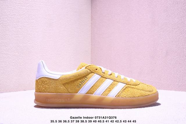 阿迪达斯Adidas Originals Gazelle Indoor 三叶草复古防滑耐磨低帮板鞋 Hq8717 鞋款采用柔软的绒面革和耐用的皮革衬里融合在橡胶