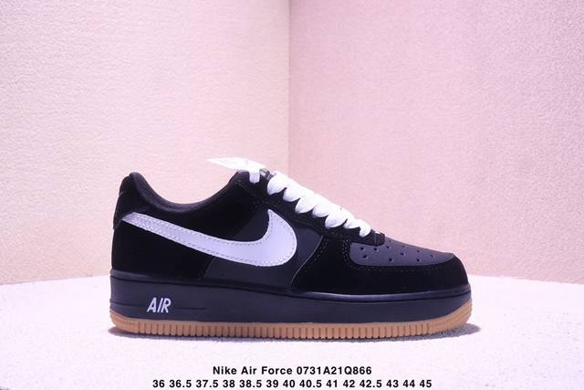 耐克 Nike Air Force 1 ’07 空军一号低帮百搭休闲运动板鞋。柔软、弹性十足的缓震性能和出色的中底设计，横跨复古与现代的外型结合，造就出风靡全球