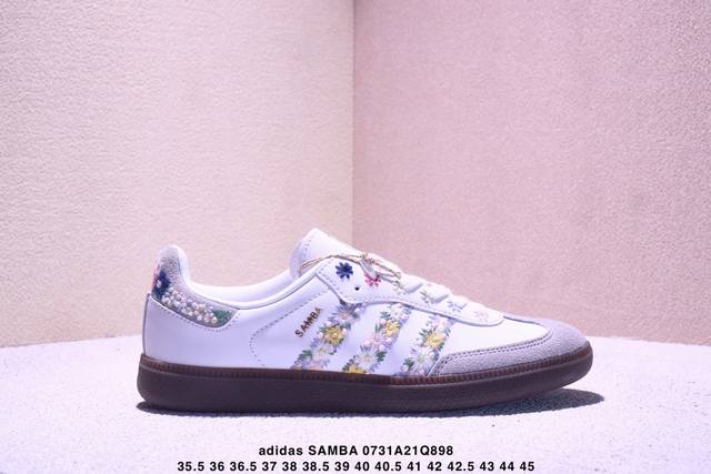 Adidas 阿迪达斯 男女运动鞋 三叶草Sambavegan休闲鞋 德训鞋 复古板鞋经典运动鞋。采用环保设计的焕新Adidas Samba经典鞋,力求伴你前行