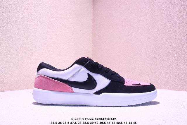 耐克 Nike Sb Force 58 滑板板鞋是一款将前沿创新带入街头的单品，它具有硫化杯底，具有出色的耐用性和灵活性。使用帆布和绒面革，在饰面上放置通风口，