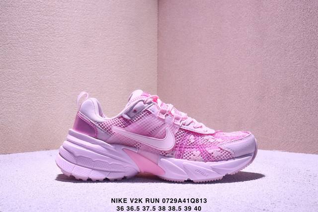 公司级耐克Nike V2K Run跑步鞋复古风潮 网面透气运动鞋 灰银紧致的鞋面材质提供良好的包裹性鞋侧 Swoosh以及鞋头部分搭配增添不少亮点的镀铬细节鞋垫