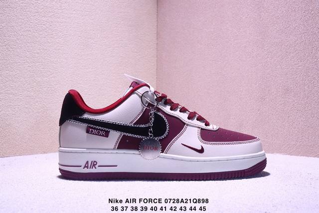真标耐克Nike Air Force 7空军一号低帮百搭休闲运动板鞋。柔软、弹性十足的缓震性能和出色的中底设计，横跨复古与现代的外型结合，造就出风靡全球三十多年