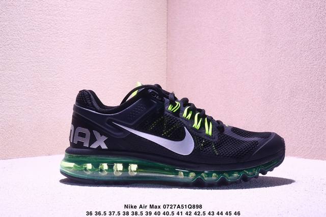 Nike Air Max 2013 联名气垫跑鞋 整体依旧以Stussy标志性的麻布编织材质覆盖 鞋身大面积采用了网眼材质为主 并且后跟部分还带有反勾Swoos