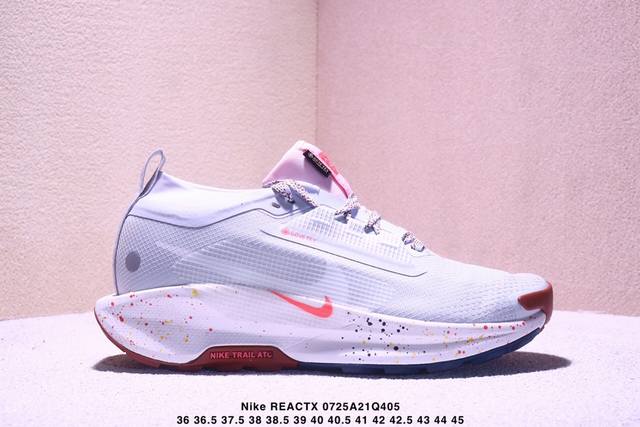 公司级Nike Reactx Pegasus Trail 5Next Nature 越野跑步鞋登月兼顾迅疾外观和稳固脚感 后跟覆面和中足动态支撑巧妙融合 缔造稳