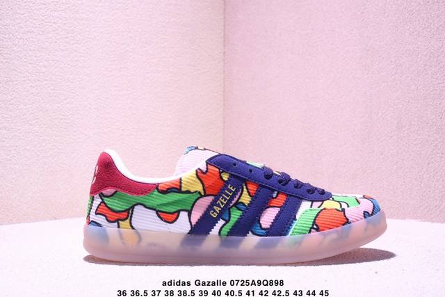 真标Adidas X Gucci 重磅联名 三叶草Logo与标志性三条杆为设计元素 将其与独属于的Gucci 双方选择Adidas Originals经典鞋型