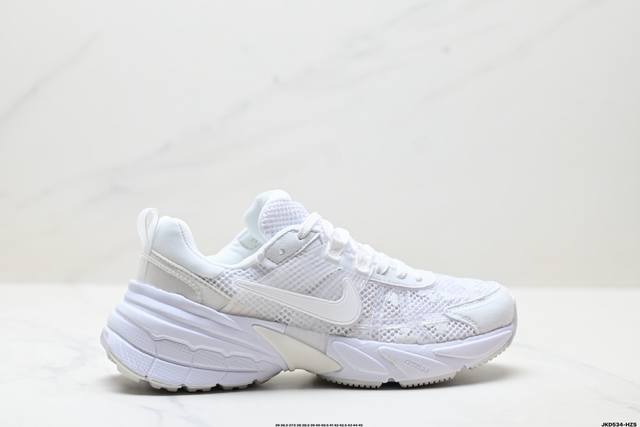 公司级耐克Nike V2K Run跑步鞋复古风潮 网面透气运动鞋 灰银紧致的鞋面材质提供良好的包裹性鞋侧 Swoosh以及鞋头部分搭配增添不少亮点的镀铬细节鞋垫