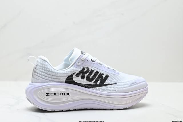 公司级Nike Vomero Plus 耐克 舒适减震防滑 低帮跑步鞋全掌Reactx泡绵中底 前掌和后跟还配备了Air Zoom气垫单元 据说跑起来更快更舒适