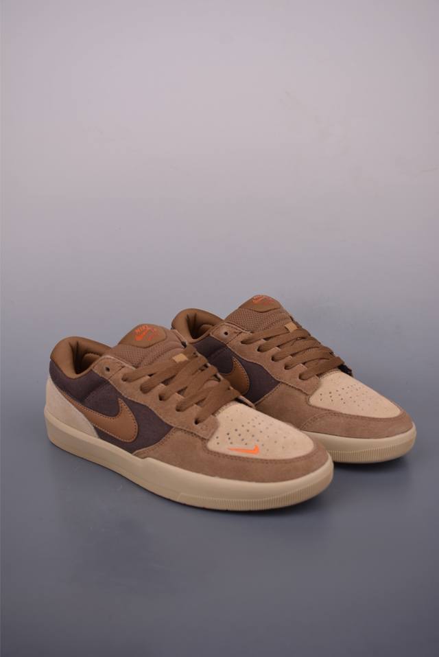 耐克Nike Sb Force 58 硫化杯底 传统篮球风格 原楦版型 Nike Sb Force 58 男 女滑板鞋采用包边设计经久耐穿 硫化结构则有效提升灵