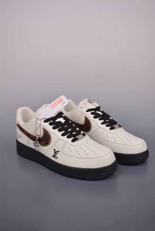 Nike Air Force 1 Low Lv联名原楦头原纸板 打造纯正空军版型专注外贸渠道 全掌内置蜂窝气垫 原盒配件 原厂中底钢印、拉帮完美 官方货号: S