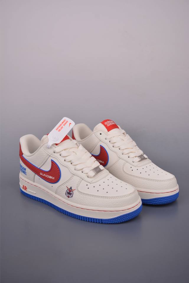Nike Air Force 1 Low 万代白红蓝原楦头原纸板 打造纯正空军版型专注外贸渠道 全掌内置蜂窝气垫 原盒配件 原厂中底钢印、拉帮完美 官方货号: