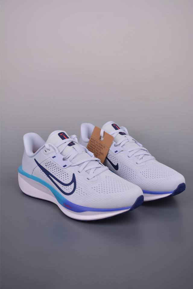 Nike Quest 6极速6代网面透气 时尚休闲跑步鞋 简约高科技设计采用多层材料，为双足带来凉爽感受和稳固体验时尚鞋面搭配中足包覆设计，提供稳固贴合感。一层