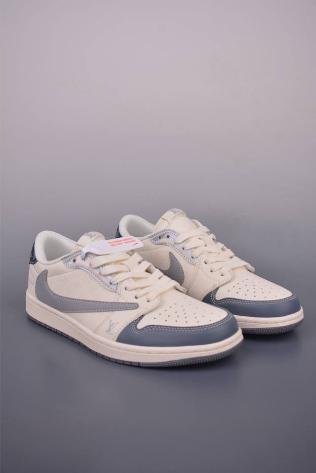 Fragment X Travis Scott X Lvair Jordan 1 Low 三方联名倒钩 全新的三方联名低帮倒钩鞋面延续了黑脚趾设计，整双鞋以全荔