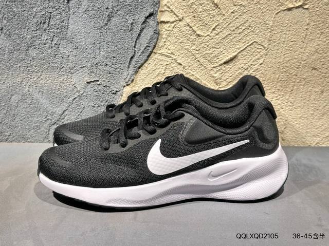 Nike Revolution 7 透气 低帮 跑步鞋兼顾迅疾外观和稳固脚感后跟覆面和中足动态支撑巧妙融合 缔造稳定顺畅的迈步体验货号:Fb2208-007 Q