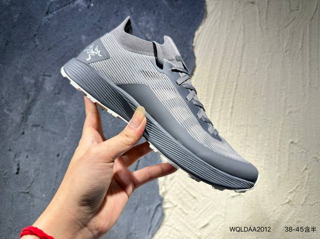 新品上市实拍 Arcteryx Konseal Lt W 始祖鸟拖鞋此款鞋采用近几年比较流行的版型设计，外观时尚大气，鞋底采用耐磨的材质，穿上它，让您在平时生活