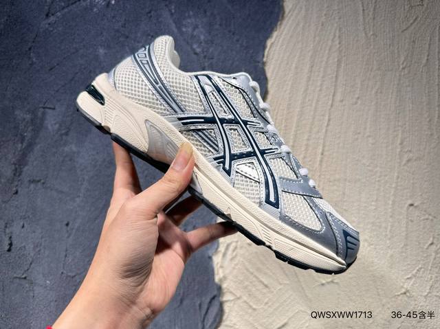 新品上市实拍 Asics 亚瑟士 Gel-Lyte Iii 运动鞋 男女休闲鞋复古运动鞋轻便舒适简约复古又百搭材质选择了大面积麂皮与网眼面料打造，保证了质感与透