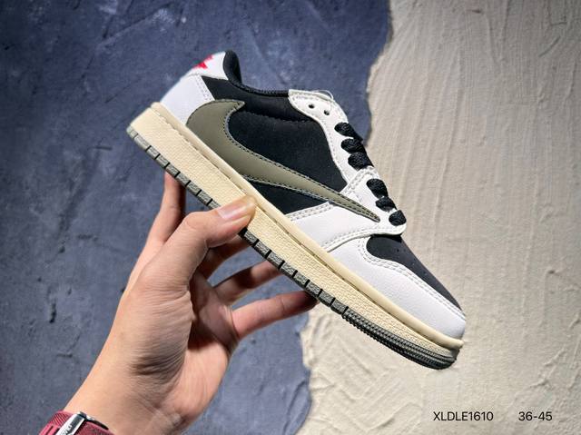 新品上市实拍 Air Jordan 1 Low 低帮 蓝柠檬 Aj1 乔丹1代 Aj1 乔1 低邦 蓝黄拼接 乔丹篮球鞋系列 鞋身采用蓝色皮革勾勒轮廓，明黄色注