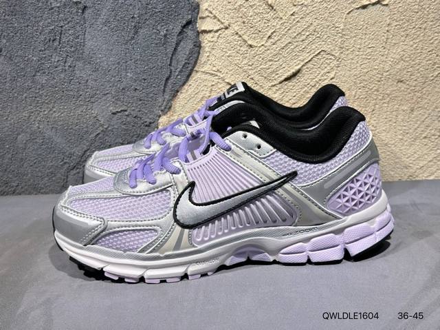 新品上市实拍 Nike Zoom Vomero 5 复古单品新配色Nk Zoom Vomero 5 Sp 佛莫罗5代系列经典复古休闲运动慢跑鞋#采用环保纤维革饰