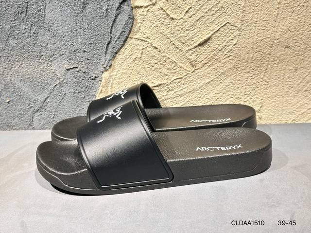新品上市实拍 Arcteryx Konseal Lt W 始祖鸟拖鞋此款鞋采用近几年比较流行的版型设计，外观时尚大气，鞋底采用耐磨的材质，穿上它，让您在平时生活