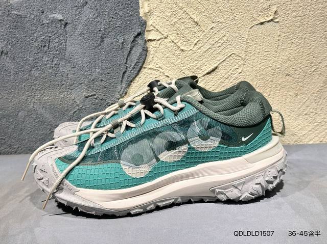 耐克Nike Acg Mountain Fly Low “Fossil Stone” 低帮版本的Mountain Fly 全新来袭。该鞋款沿袭前代高帮型的设计传